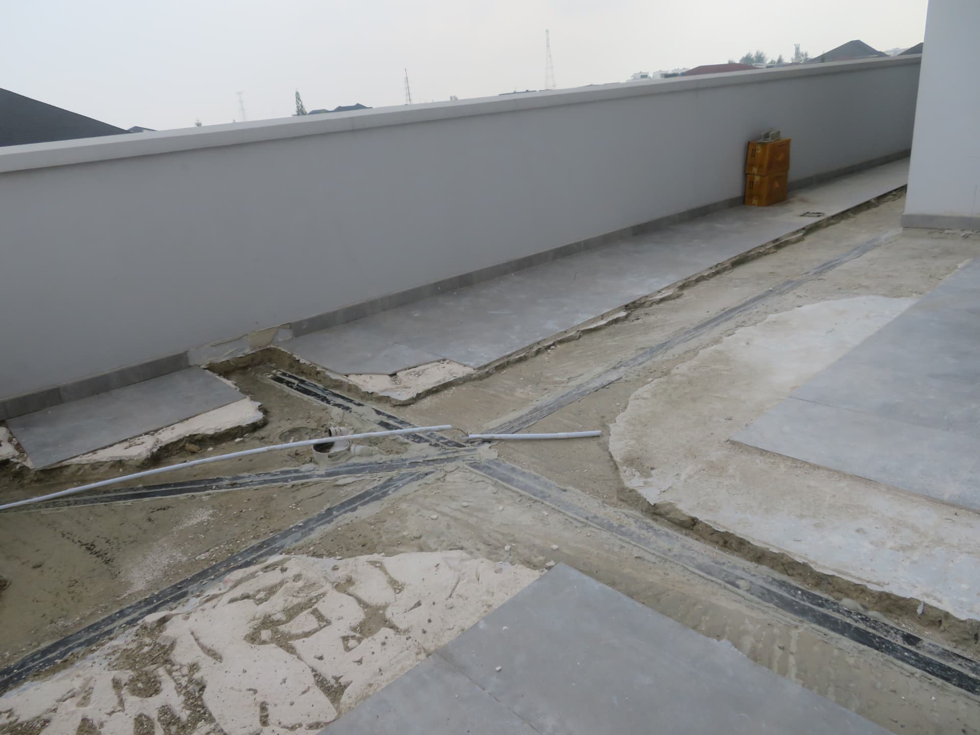 Completed laminate grooves crossing the rooftop slab before finishing