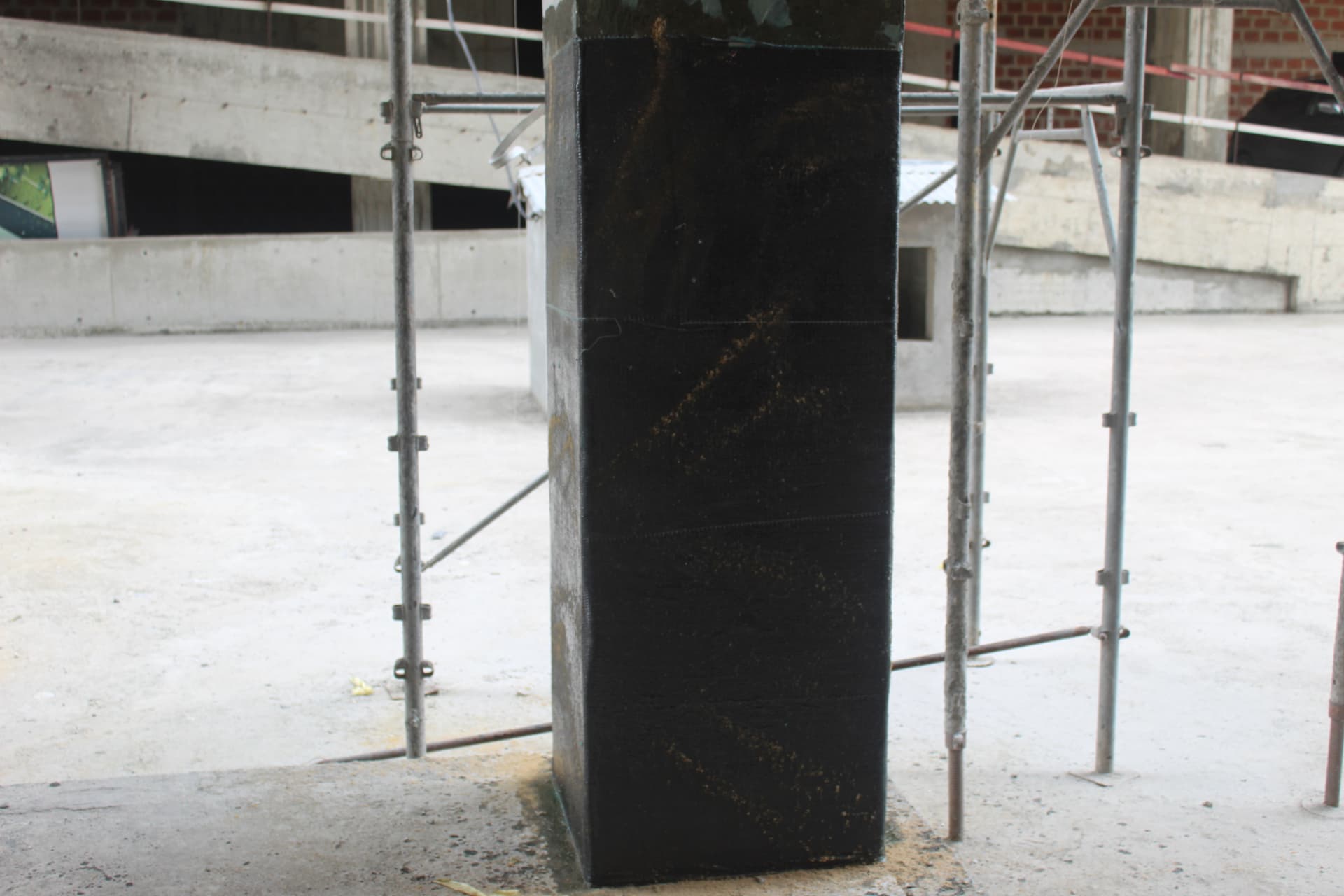 Fully wrapped column within the scaffold bay after final coat