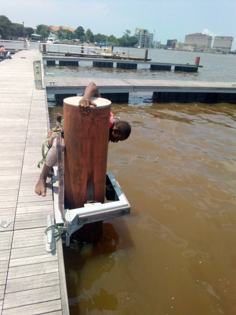 Cleaning the pile head before repair mortar placement
