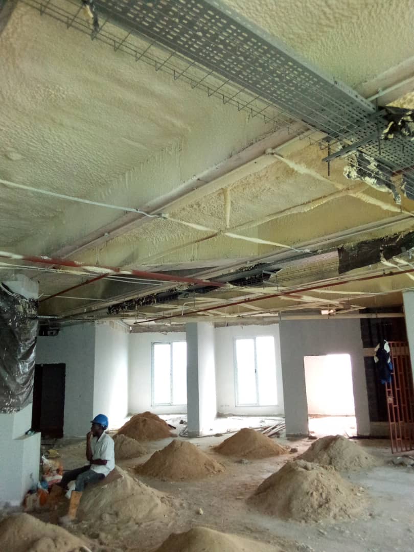 Foam-insulated ceiling with cable trays and services within the tower floor plate